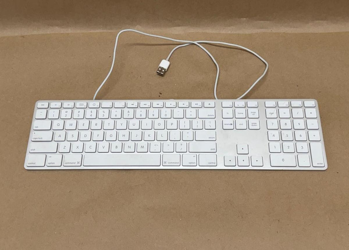 Used APPLE A1243 Wired Numeric Keyboard