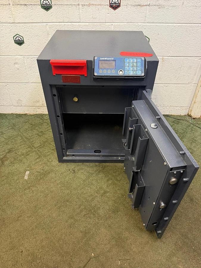 Used Amsec RMM2620SW-R Cash Management Safe Right Swing With Safe Wizard II