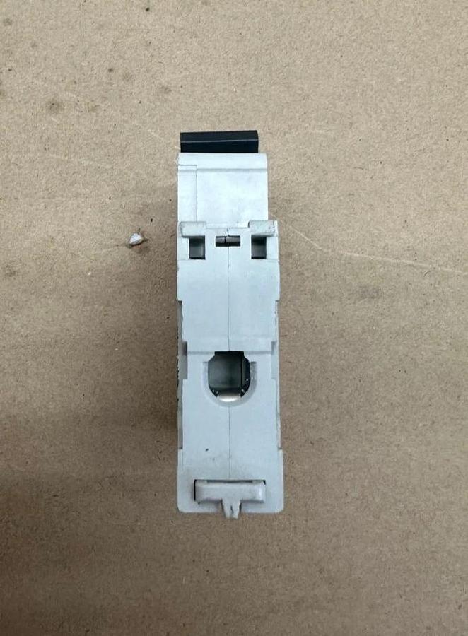 Used Schneider Electric 17426 D15A Circuit Breaker