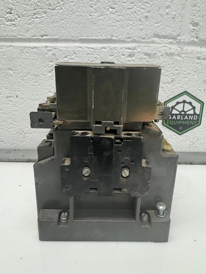 Used Siemens 3TB46 17-0B Contactor (Needs repair/ missing pieces)