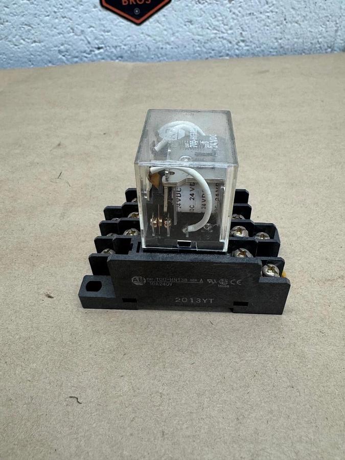 Used Allen Bradley 700-HF33Z24 Relay 24VDC w/ 700-HN138