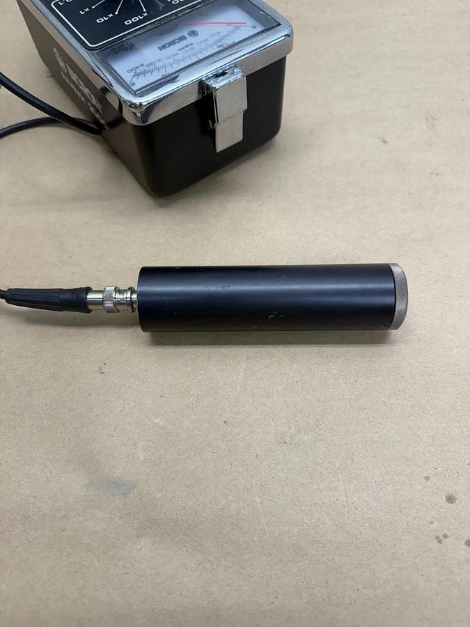 Used Bicron Surveyor 2000 Radiation Detector / Geiger Counter with Probe