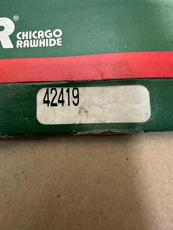 Used Chicago Rawhide 42419 Oil Seal Joint Radial *NEW*