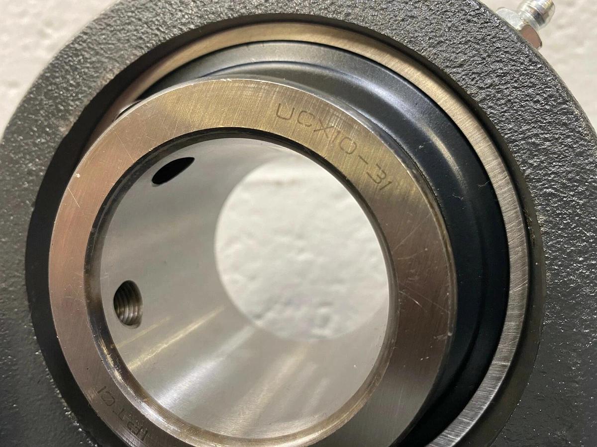 IPTCI UCX10-31 Pillow Block Bearing, 1-15/16 Diameter Bore, Cast Iron Housing