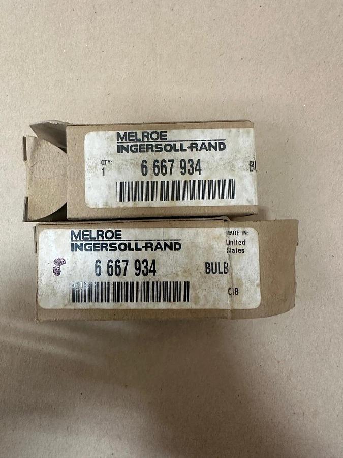 Used Melroe Ingersoll-Rand 6667934 Light Bulb -Lot of 3