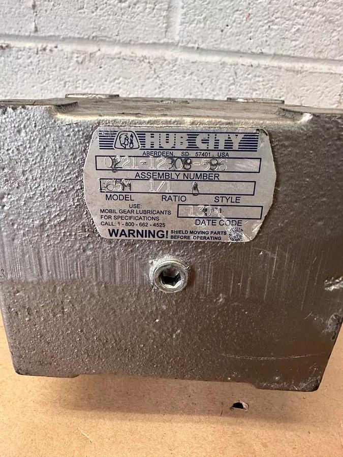 Used Hub City 165M 0221-12908-596 - Bevel Gear Drive 1:1 Ratio
