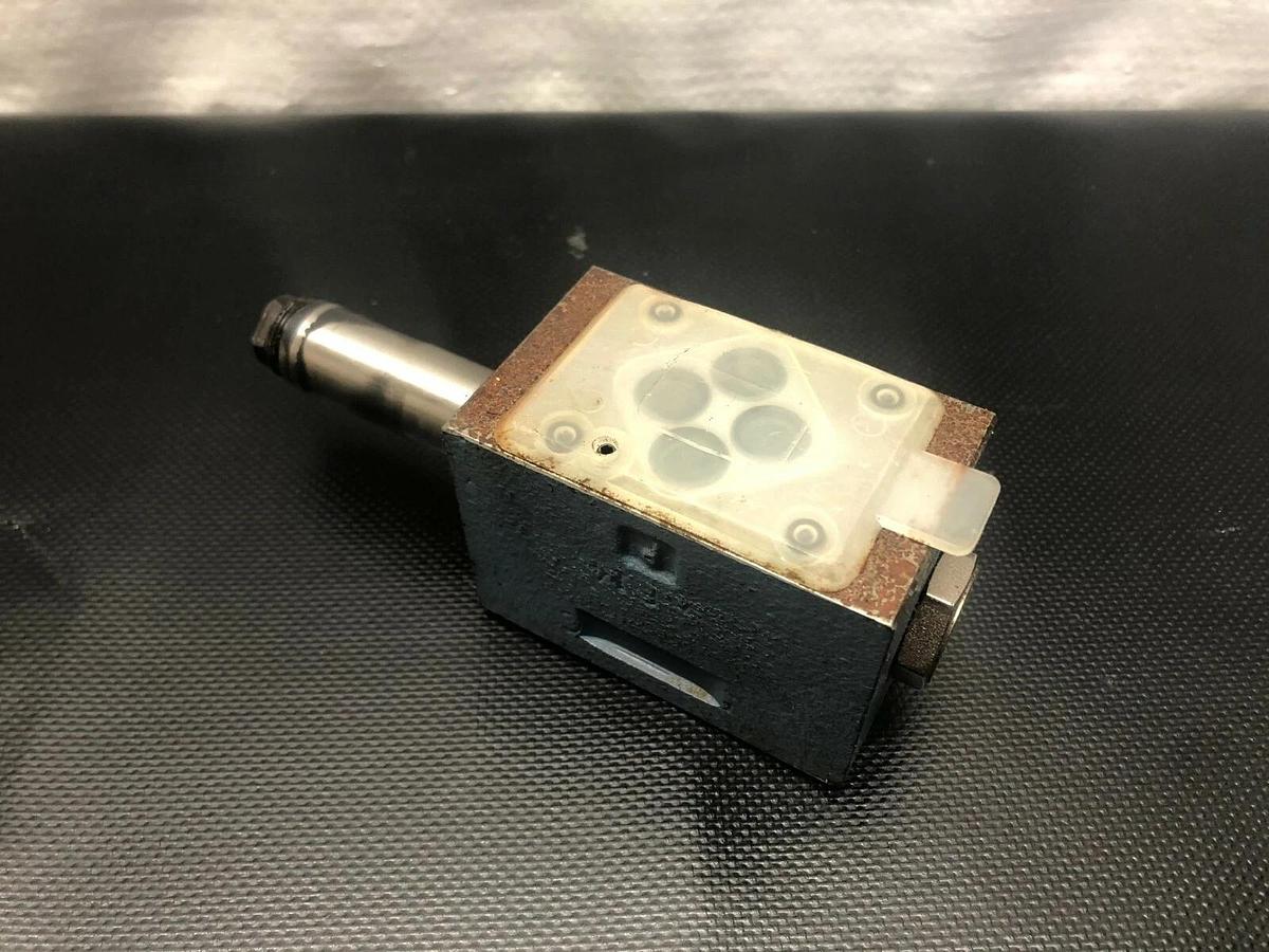 Used Continental Hydraulics VSD03M-1A-GR-33L-A Directional Control Valve