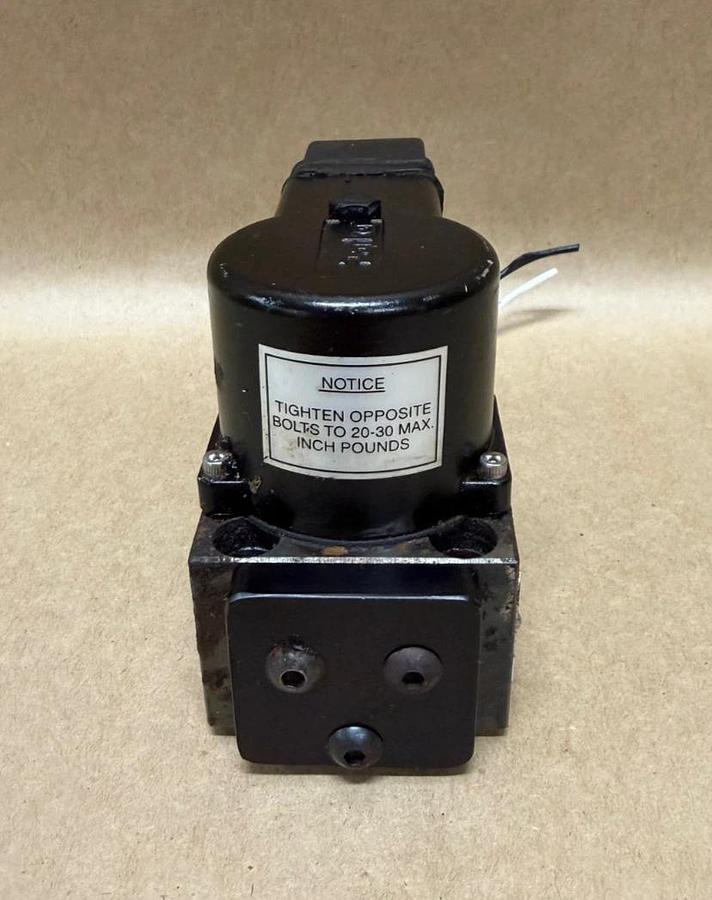 Used Parker 10-S 80/50/7.2 3000psi Fluid Connectors