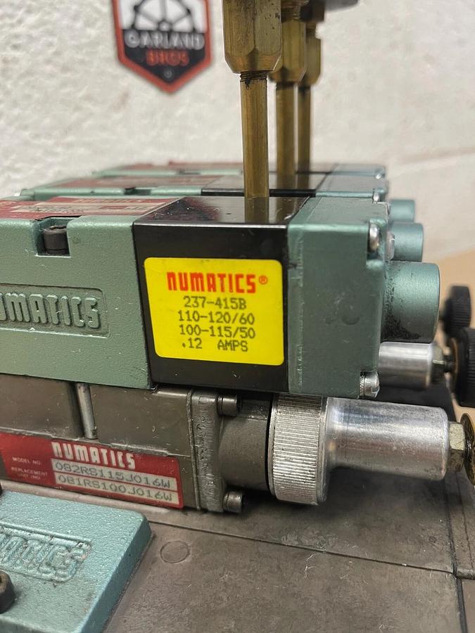 Used Numatics 082RS115J016W FlexiBlok Solenoid Valve Assembly 081SA400K, 120V 50/60Hz