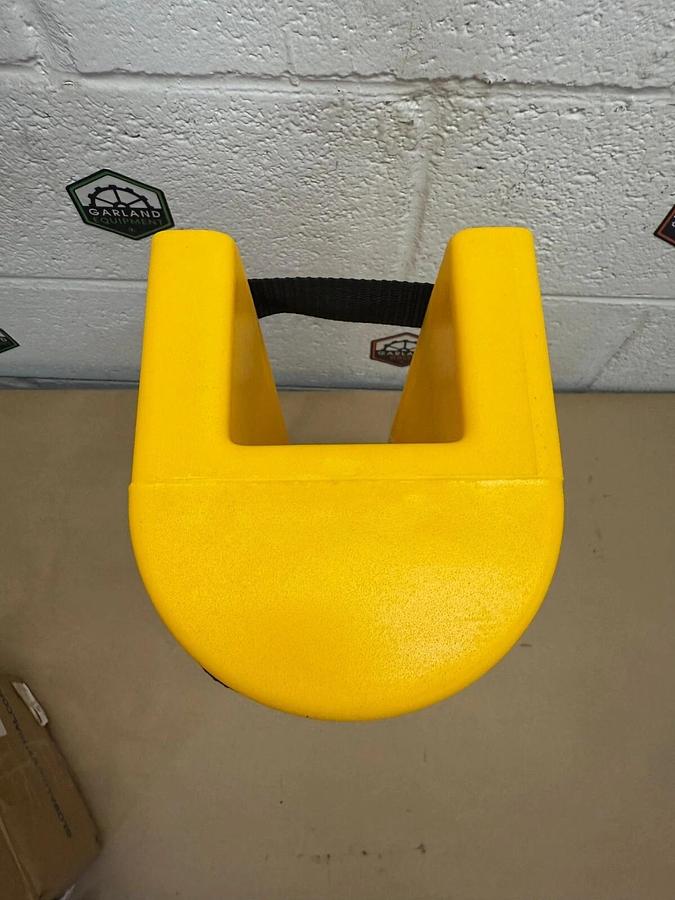 Used Global Industrial 799047 Rack Protector, 3”x3” Opening, 18” H, Yellow