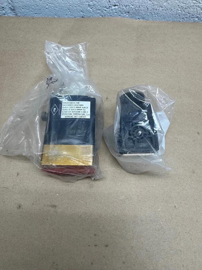 Burkert 00453270 Solenoid Valve, 145 Psi, 120V, 60Hz, 8W