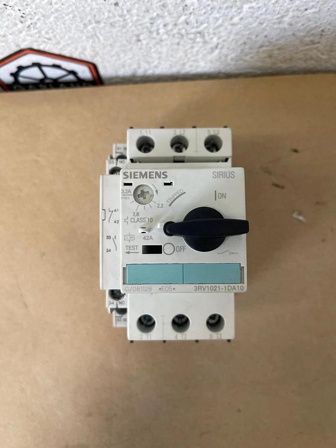Used Siemens 3RV1021-1DA10 Circuit Breaker 50/60 Hz, Sirius