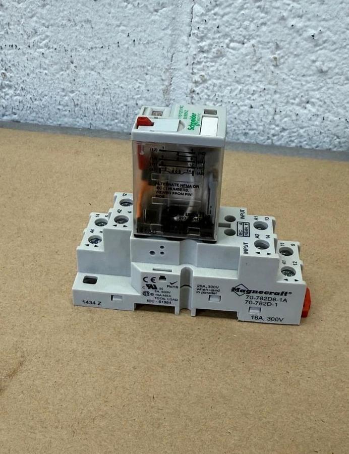 Used Schneider Electric 782XAXM4L-120A, Magnecraft Relay with Socket Base