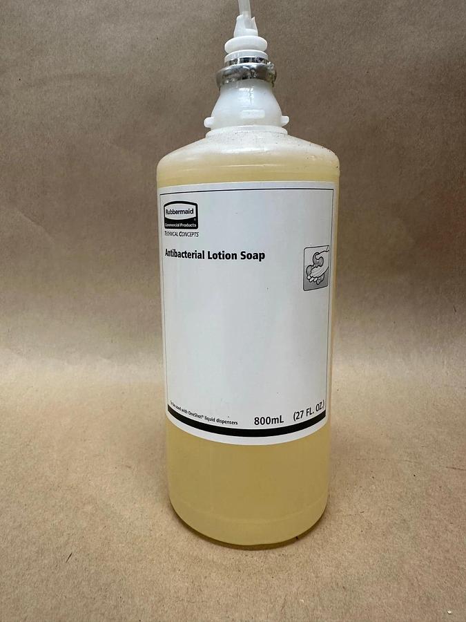 Used Rubbermaid 2018582 800ML Antibacterial Lotion Soap - Lot of 4
