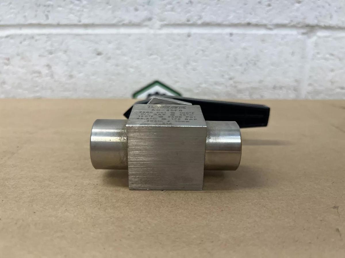 Used Whitey SS-45F8 2500 PSI @ 100F Ball Valve