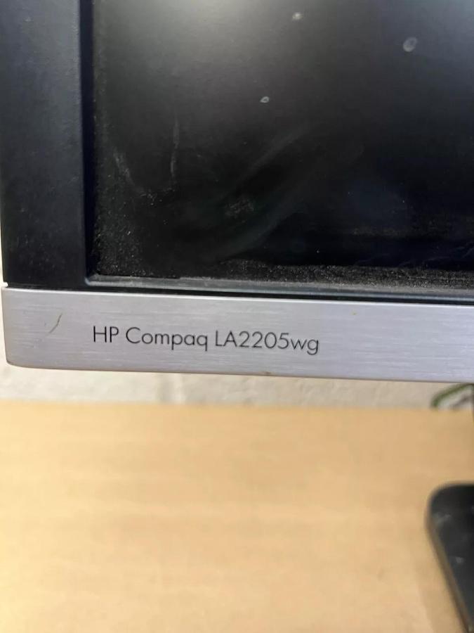 Used HP Compaq LA2205wg Monitor
