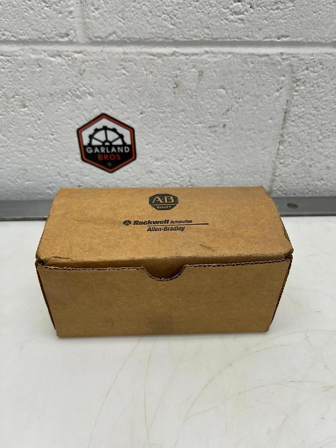 Used Allen Bradley 1491-R126 Ser. A Fuse Block 600V, 3 Pole, 1-30A