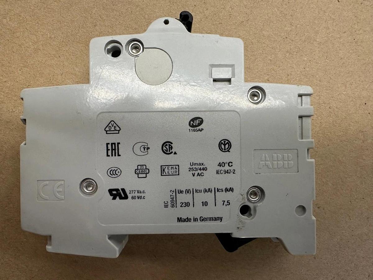 ABB 2CDS251001R0321 Circuit Breaker *NEW*