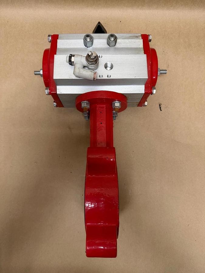 Used Bray 930835-11310532 Pneumatic Actuator w/ 7716V Butterfly Valve