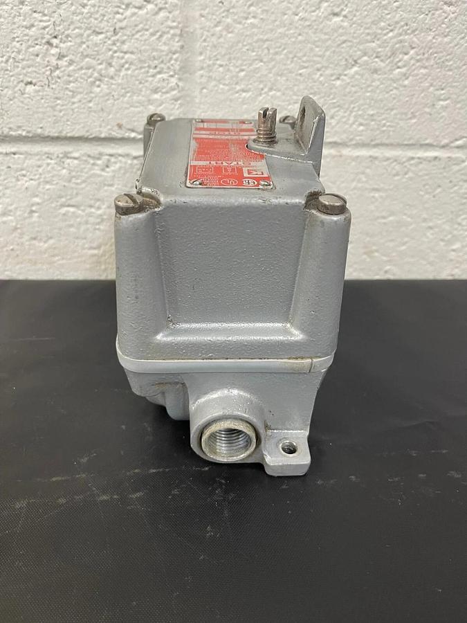 Used Killark FXSX53 Manual Motor Starter 230V-3HP 575V-5HP Explosion Proof, No Switch