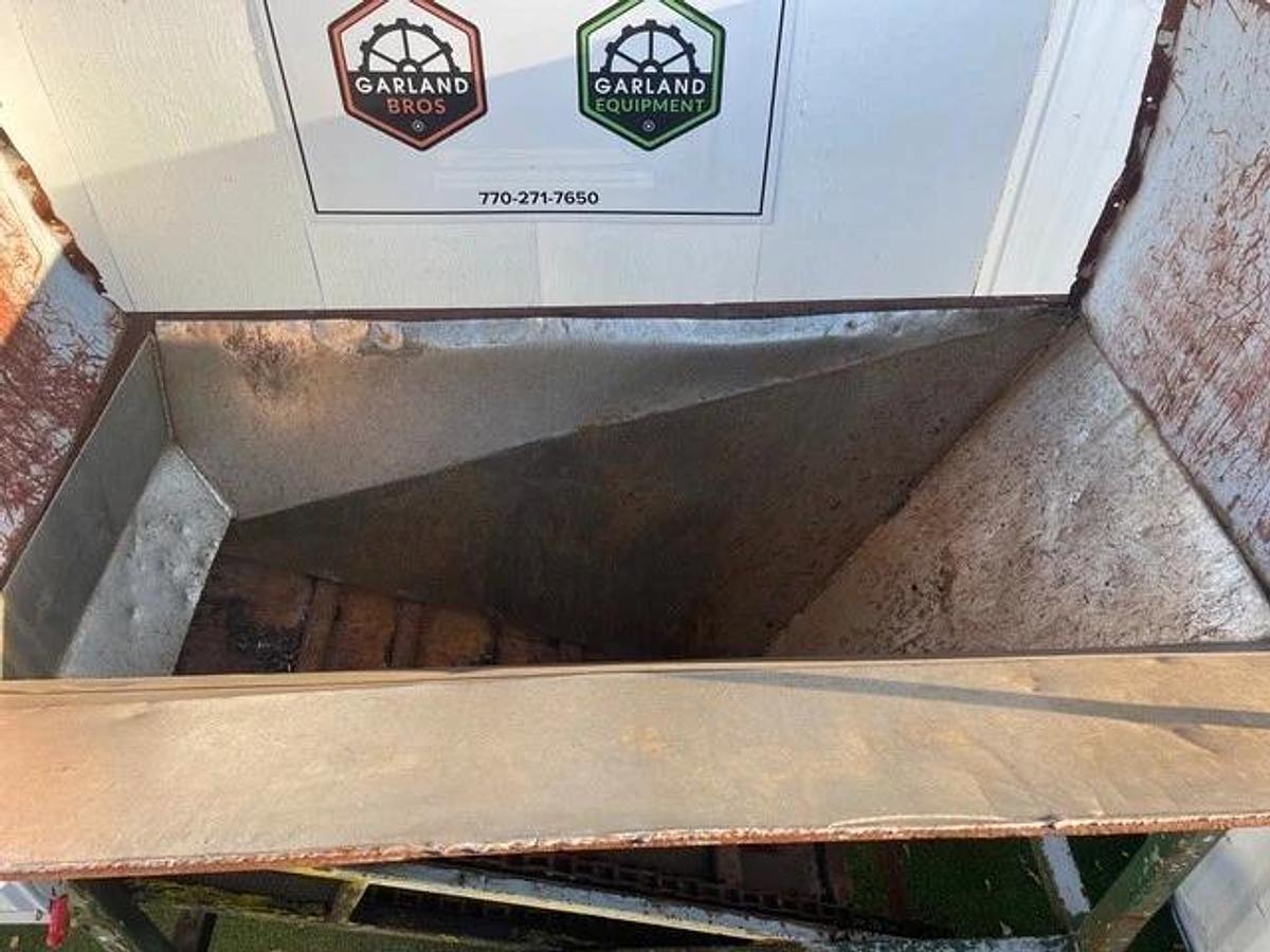 Used Feed Hopper, Drag Chain, 95 cu/ft, No Drive, Chain W:36” L:10’, Discharge H:6'