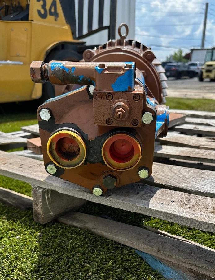 Used Vickers Hydraulic Pump 1117 w/ Crown Triton HKS215PR235R, 10Hp, 1760RPM Motor