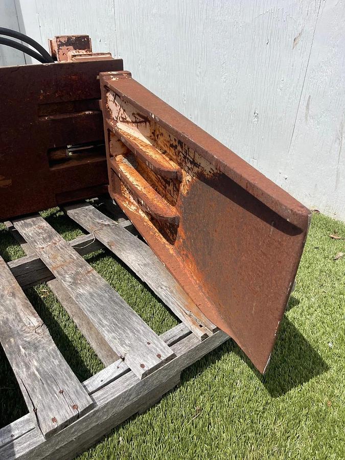 Used NSW USA Bale Clamp Forklift Attachment, Arm H:15” L:32.5” 14”-29” Opening Range