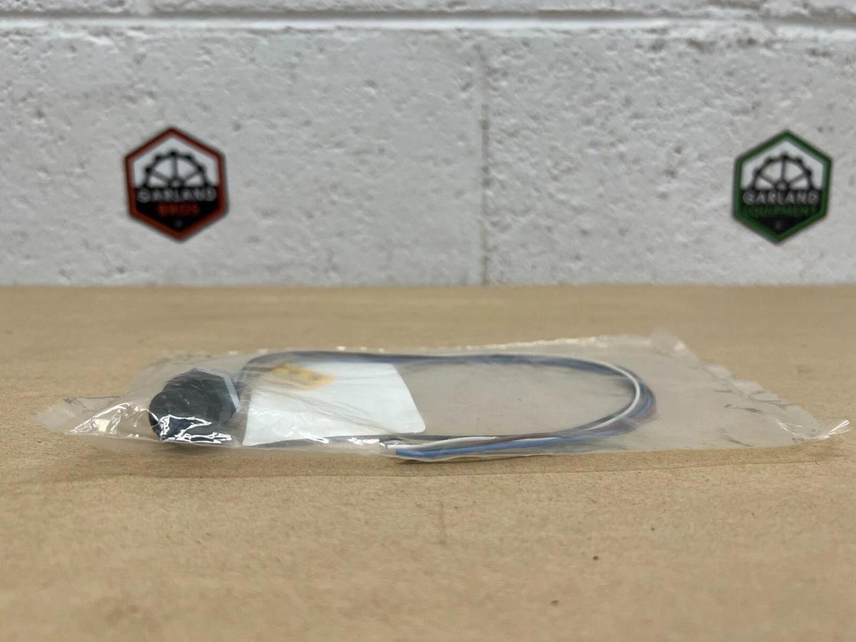 Used Brad Connectivity 8R5A00A18A120 Micro-Change Receptacle 5P FEM/FEM, 12in