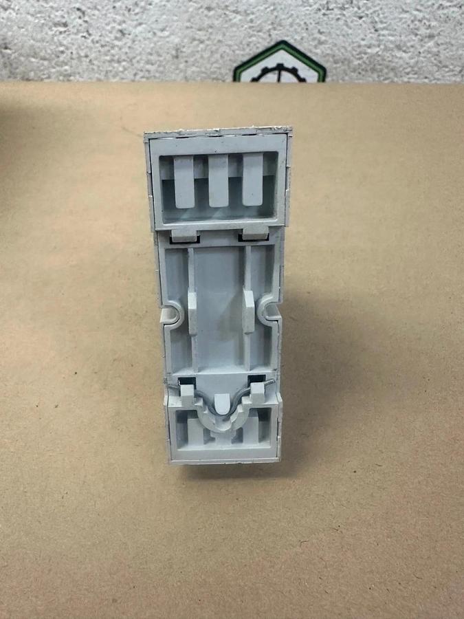 Used Magnecraft 782XDXH10-24VDC Relay w/ ABB CR-M4SS Base