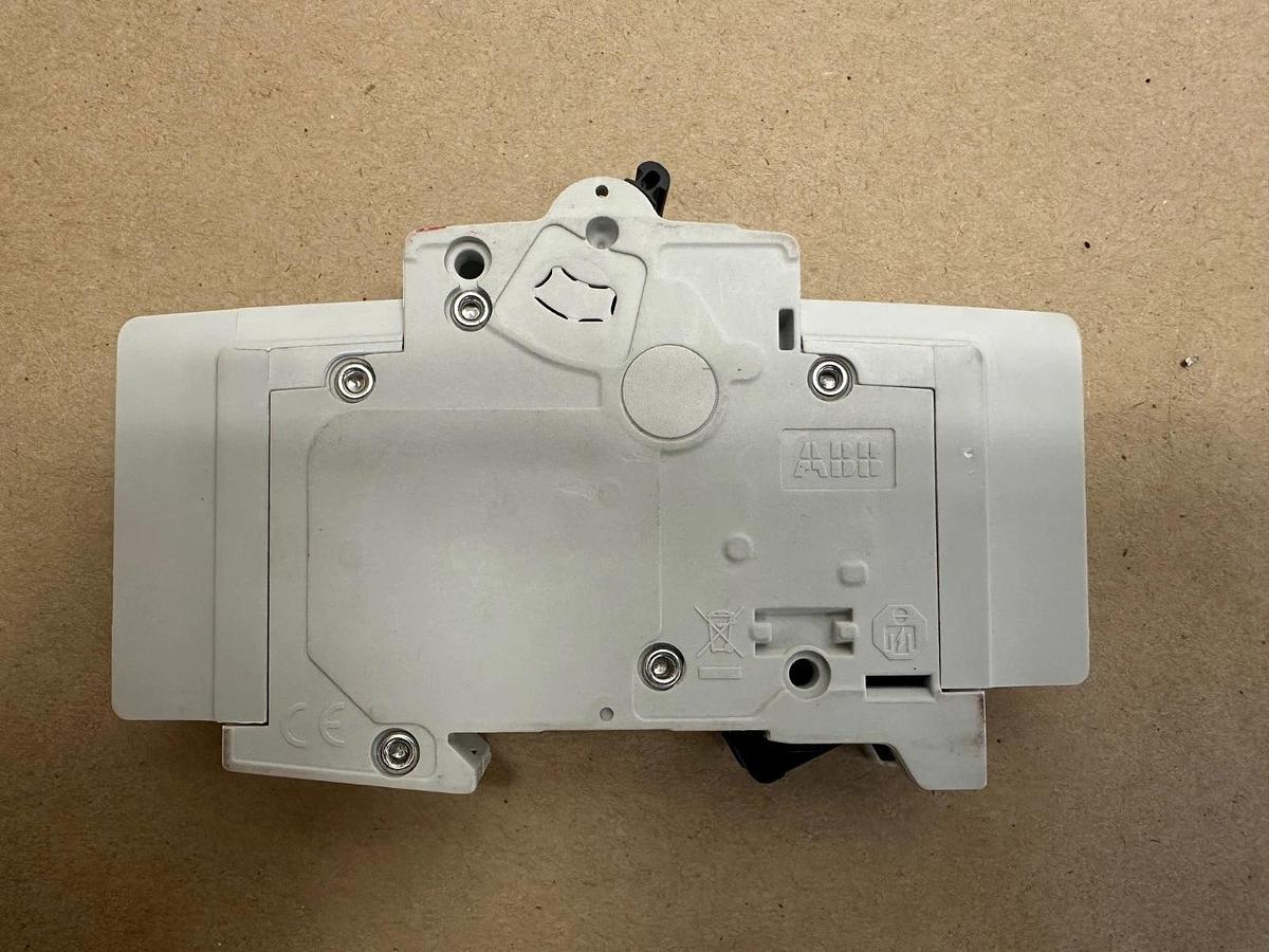 Used ABB SU 201M-C20 Circuit Breaker 20A *NEW*
