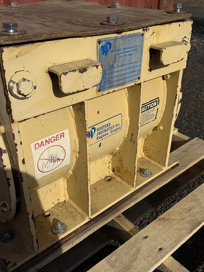 Used Western Pneumatics FDRW141801RD 14” x 18” Airlock