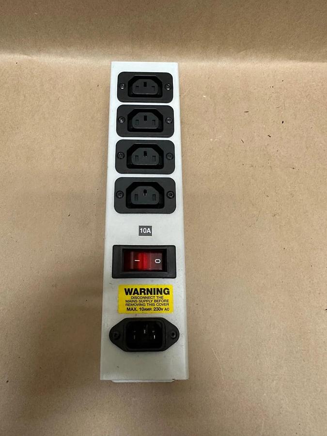 Used IEC 62100 10A Power Strip, 4 Outlets, Vertical Rack