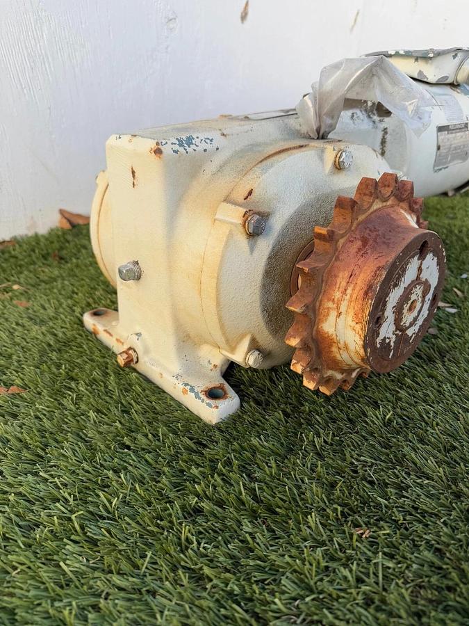 Used Dodge MasterXL Gear Motor, 70:1 Ratio, 25:1 Output Ratio, Reliance 2Hp