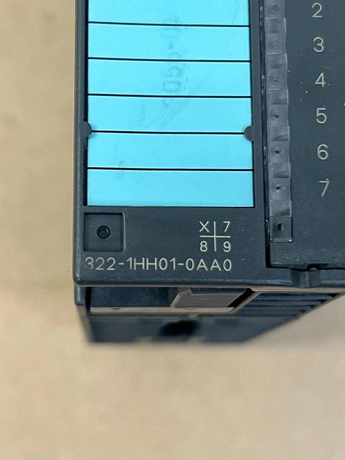 Used Siemens 322-1HH01-0AA0 Simatic S7 Output Module