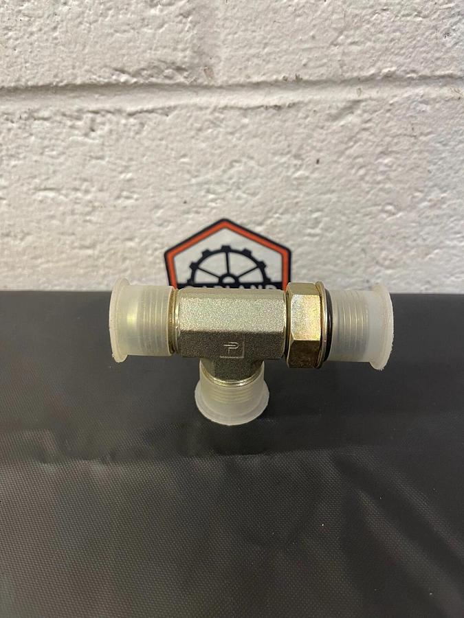 Used Parker 7/8” Seal-Lok-S Straight Thread Tee