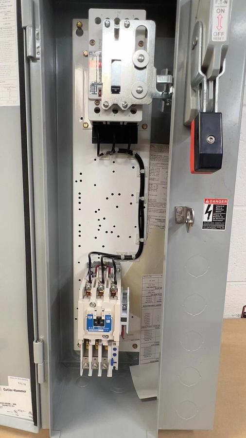 Eaton Cutler-Hammer ECN2211AAD Freedom NEMA Combination FUNR Starter w Breaker