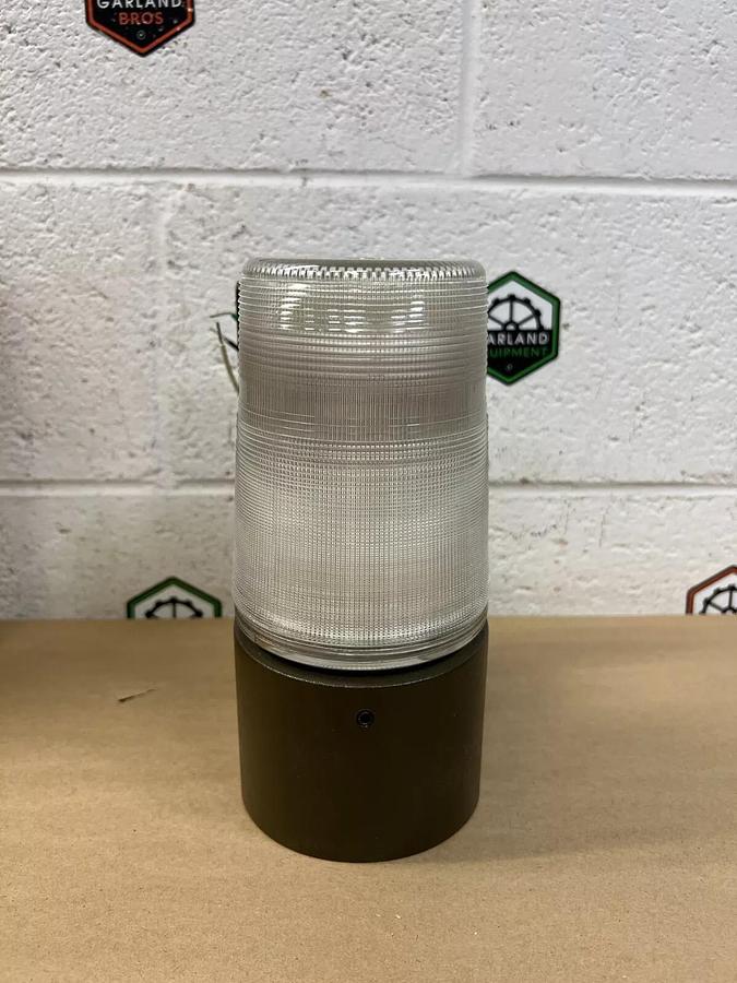 Used Hubbell 2V669 Exterior Light Fixture 50 Watts, 120 Volts