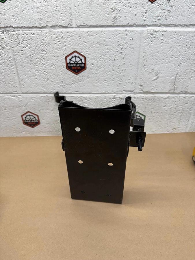 Global Industrial Amerex Fire Extinguisher Bracket, Vehicle Mount