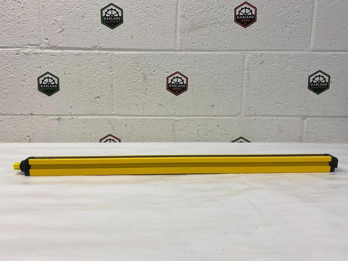Used SICK C20E-060303A11 C2000 Safety Light Curtain