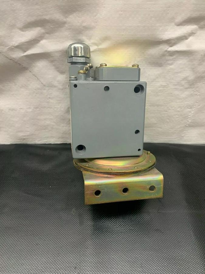 Used Square D 9016 Gaw-1 Industrial Vacuum Switch