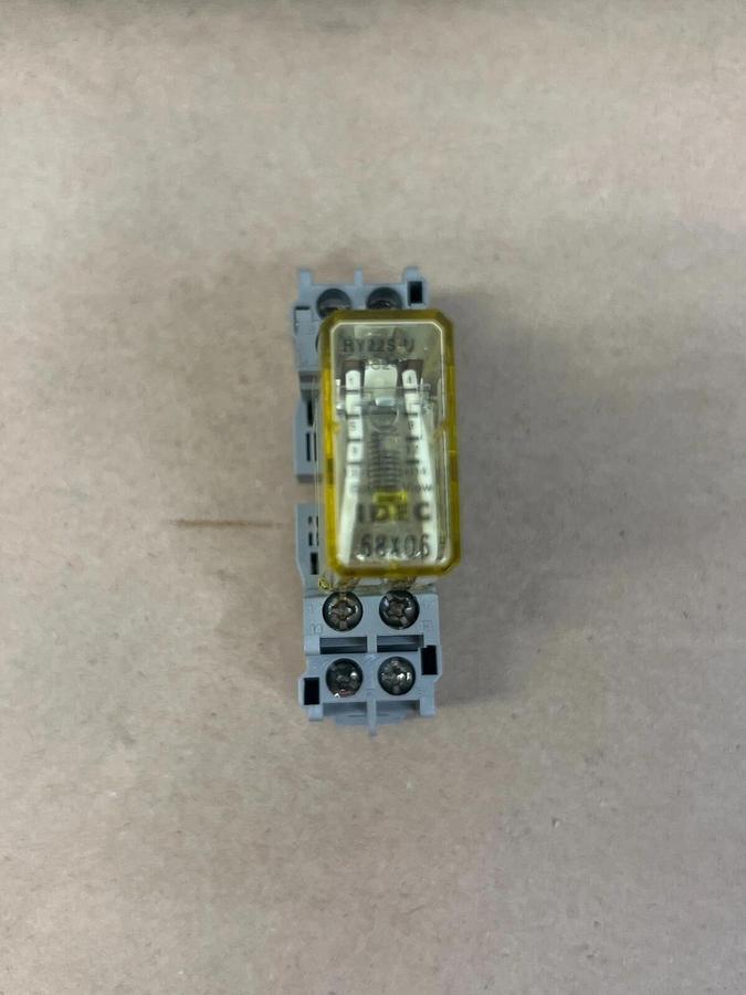 Used IDEC SY2S-05C Relay Socket w/ Relay