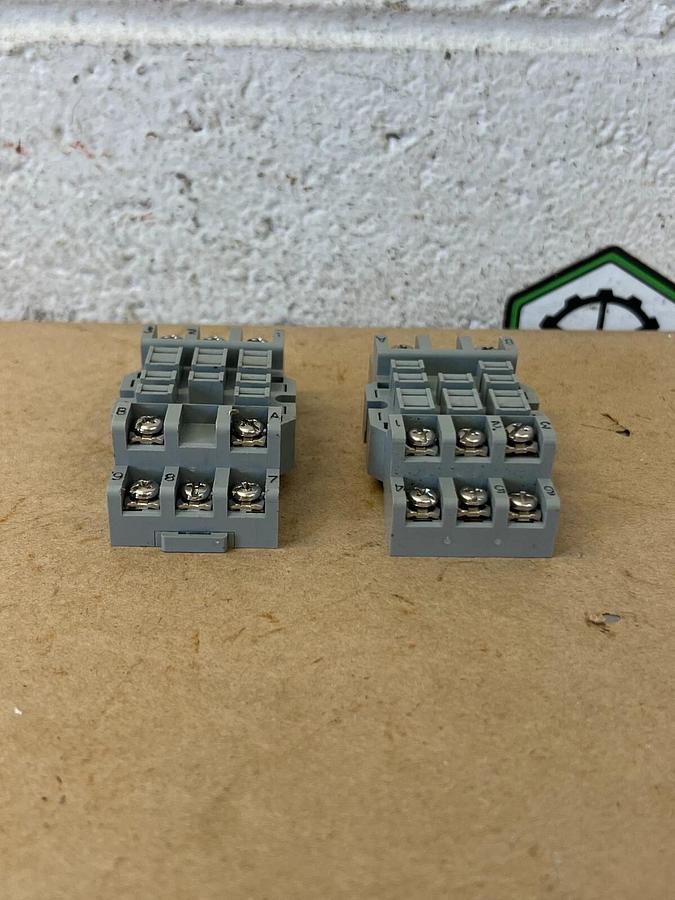 Used idec SR3B-05 15A Relay/Socket - Lot of 2