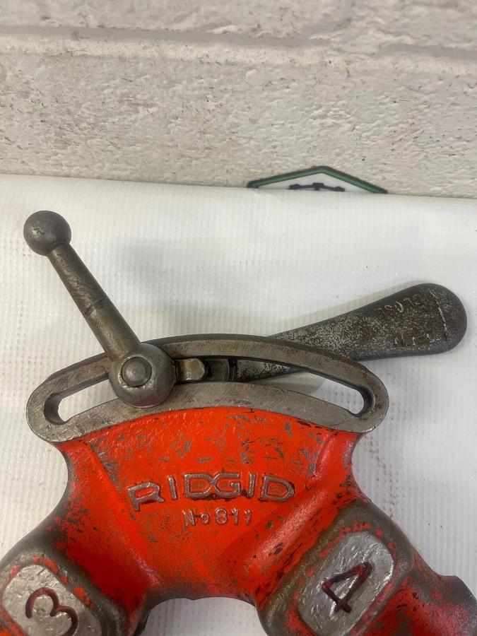 Used Ridgid 811 Universal Die Head 1/8”-2