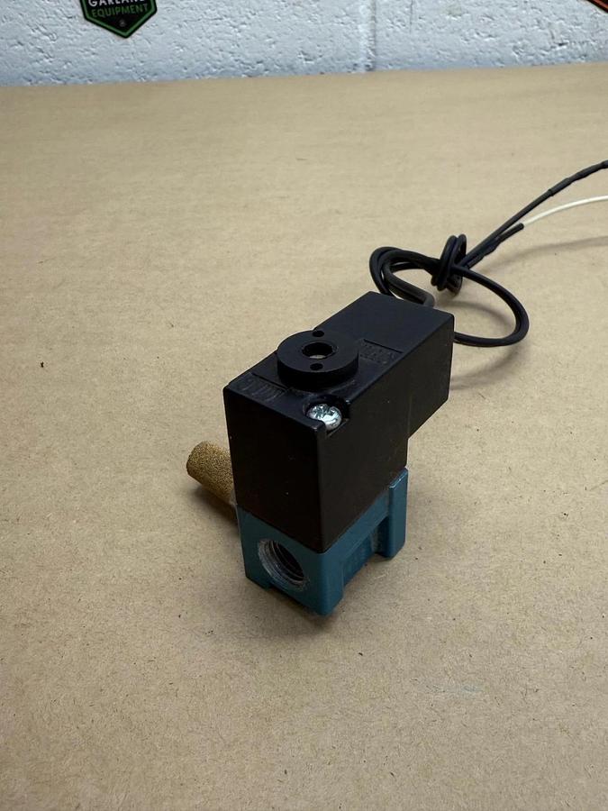 Used MAC 113B-111CAAA Solenoid Valve, 6.8 Watts, 110/120V, 50/60Hz