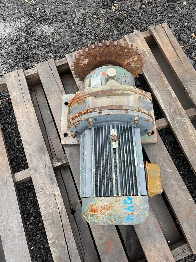 Used Sumitomo SM-CYLCO HM 3165 A Gear Motor, SM-CYCLO TC-F/FB-8A, 3Ph Induction Motor