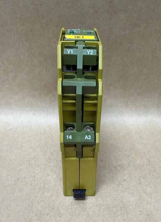 Used Pilz PNOZ Z 2S Safety Relay (675500)