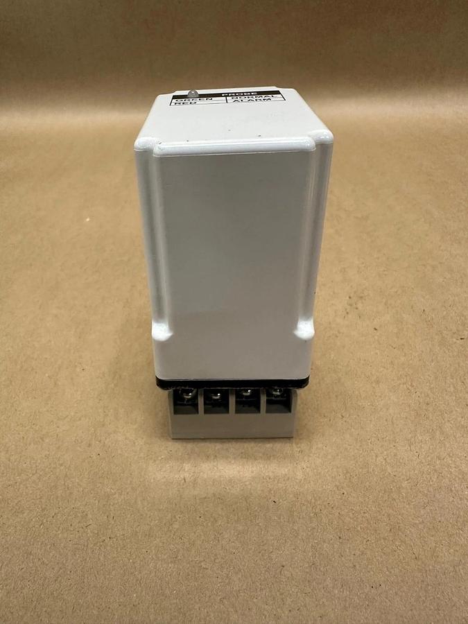 Used WILO 2760430 Macromatic Seal Leak Relay w/ Magnecraft Base