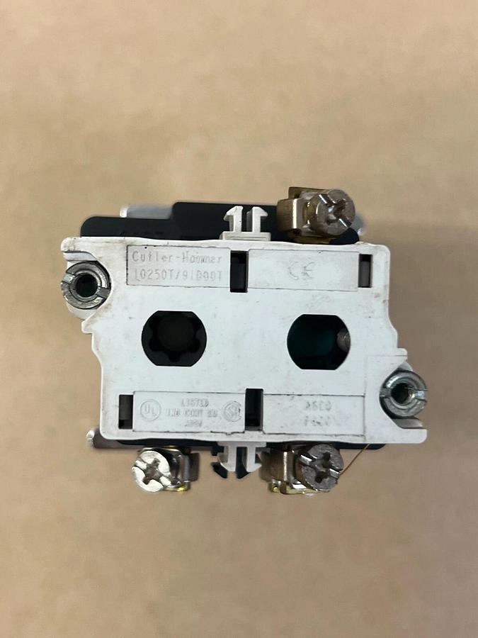 Used Cutler Hammer 10250T/91000T Green Push Button 250 Max V.