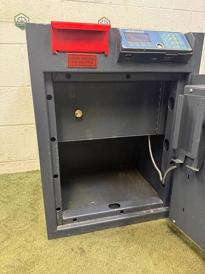 Used Amsec RMM2620SW-R Cash Management Safe Right Swing With Safe Wizard II