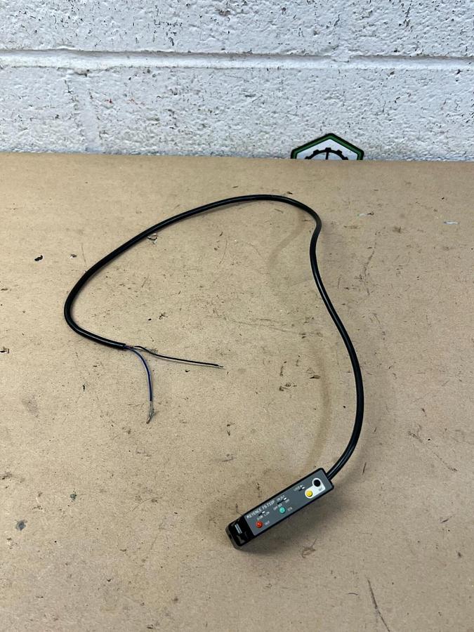 Used Keyence FS-T22P Photoelectric Sensor